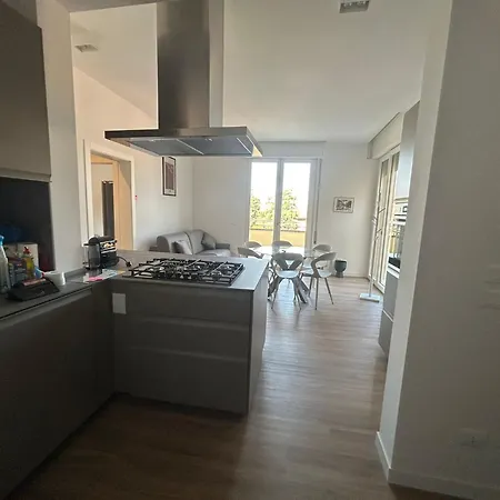 Daisy Garden 1, By Short Holidays Apartment