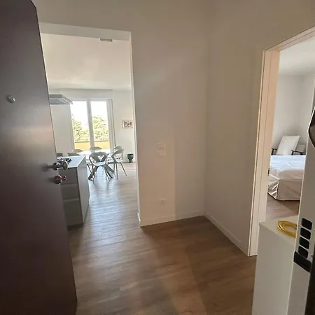 Daisy Garden 1, By Short Holidays Apartment Bologna